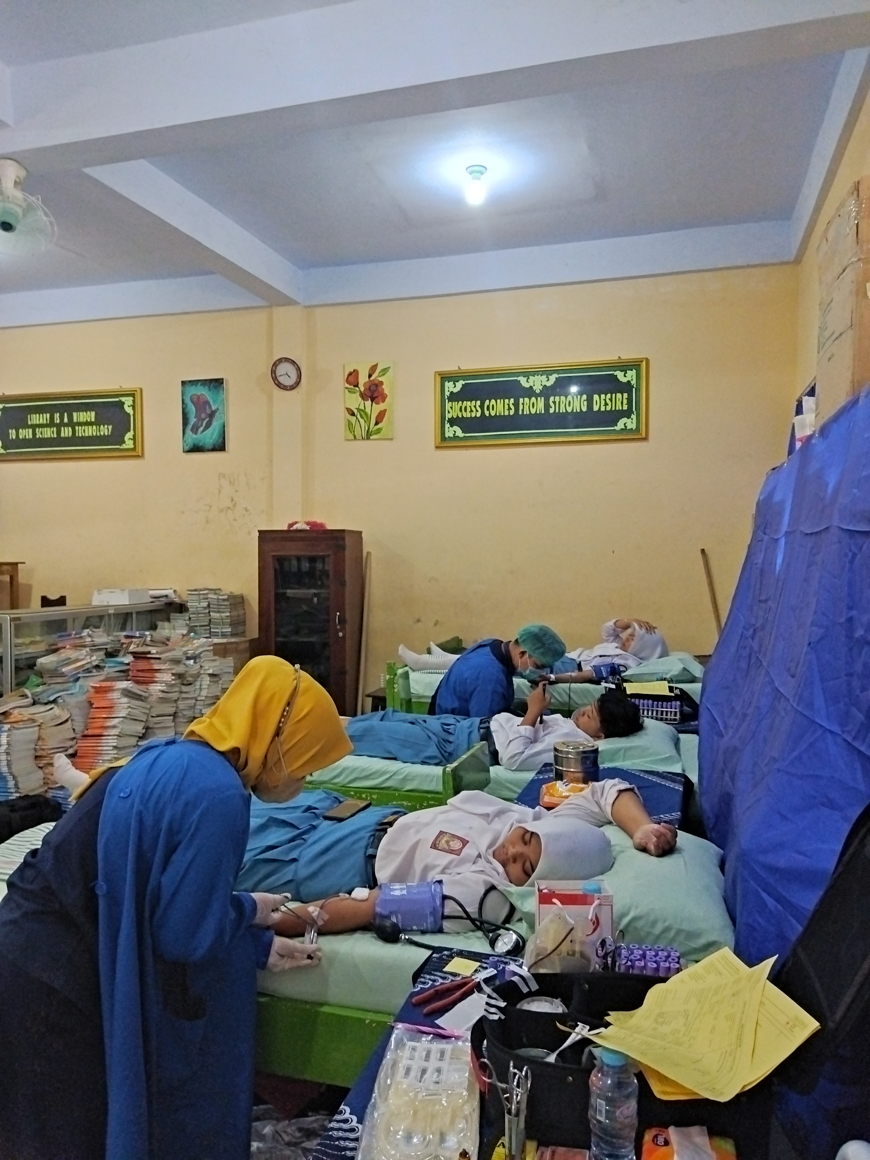 EKSTRAKURIKULER PMR SMAN 1 KAUMAN MENGADAKAN KEGIATAN DONOR DARAH 12 SEPTEMBER 2023