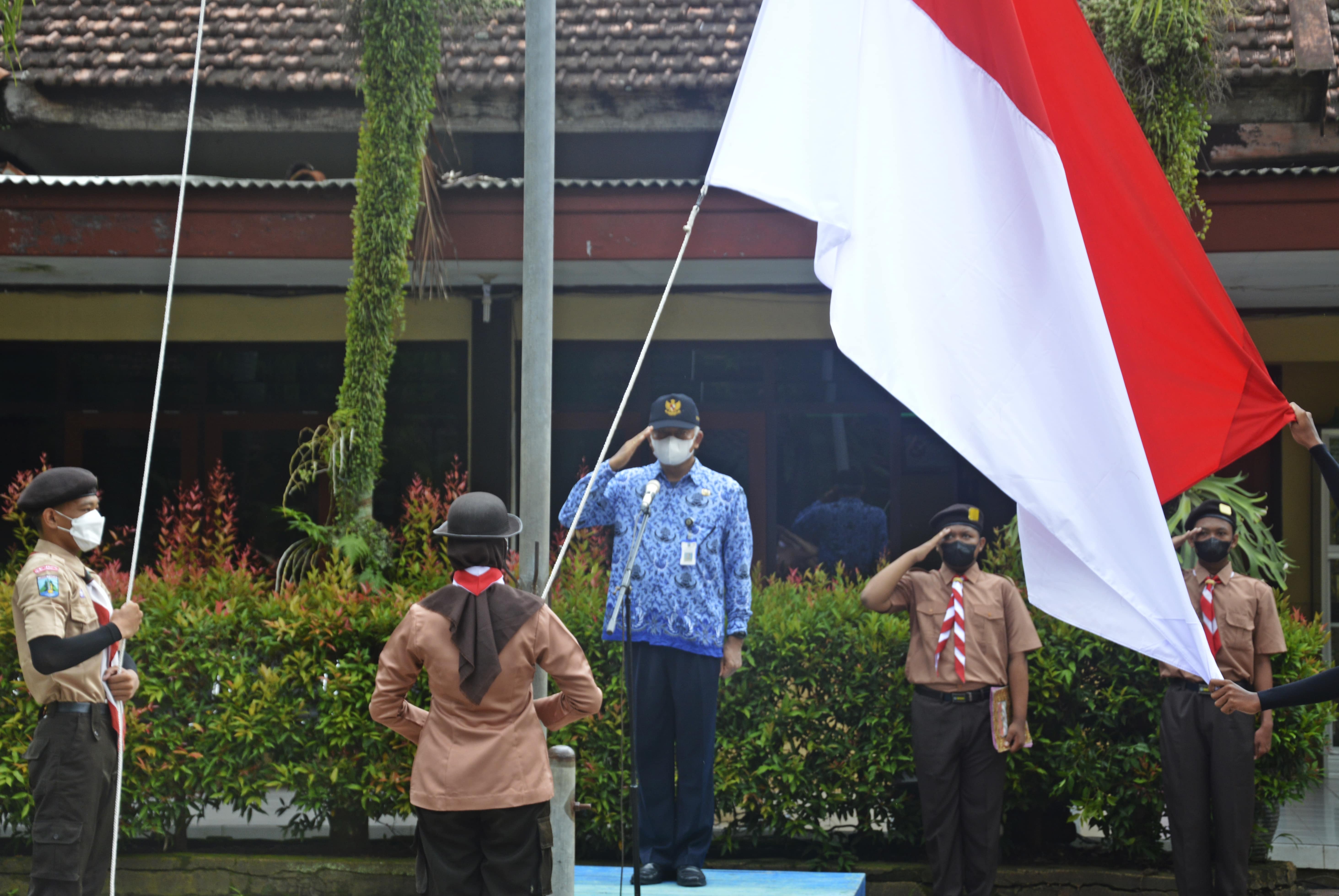 UPACARA HARI PAHLAWAN SMANSAKA