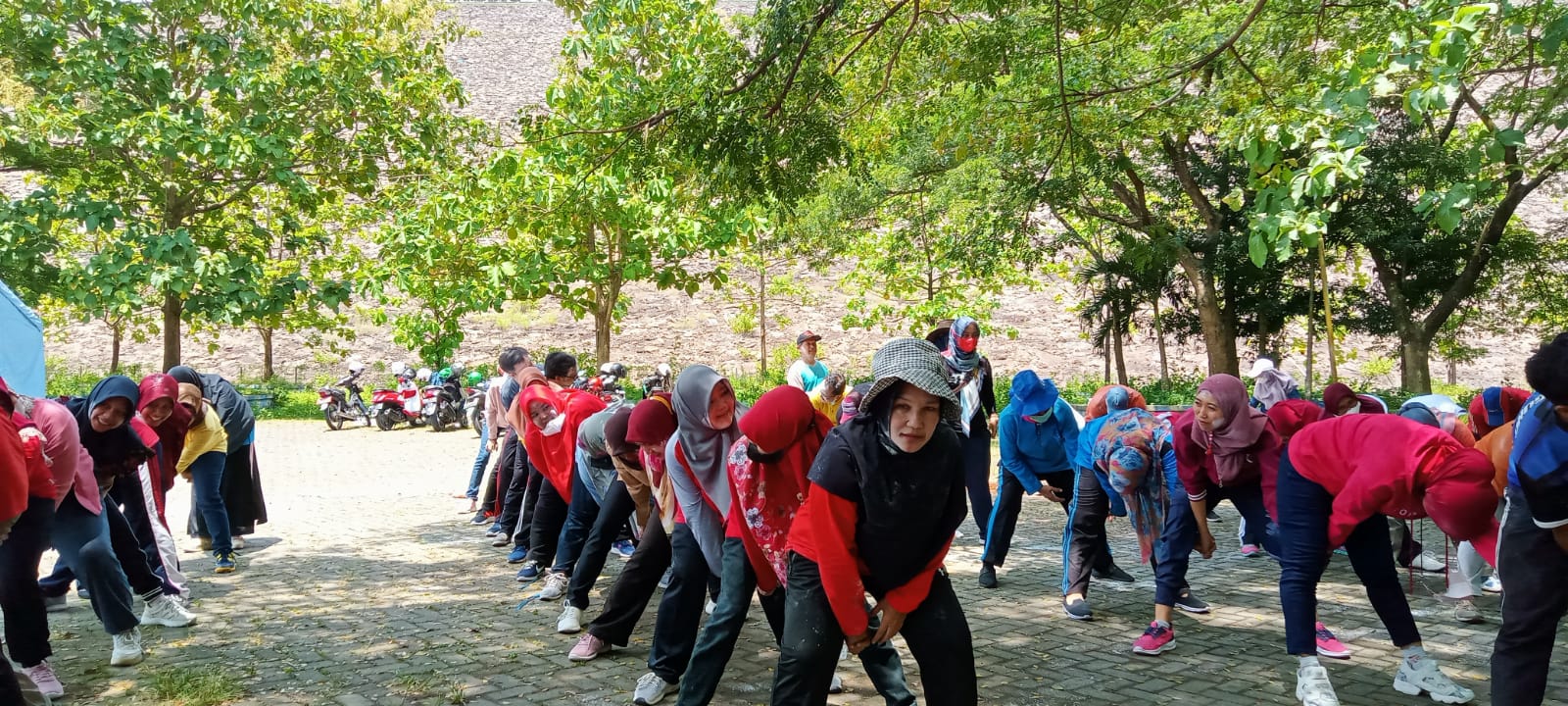 OUTBOUND GURU DAN STAF TU SMAN 1 KAUMAN