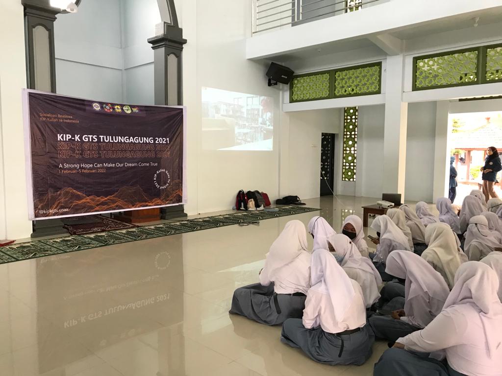 INFORMASI KIP KULIAH 2022 DI EXPO CAMPUS INTERNAL SMANSAKA