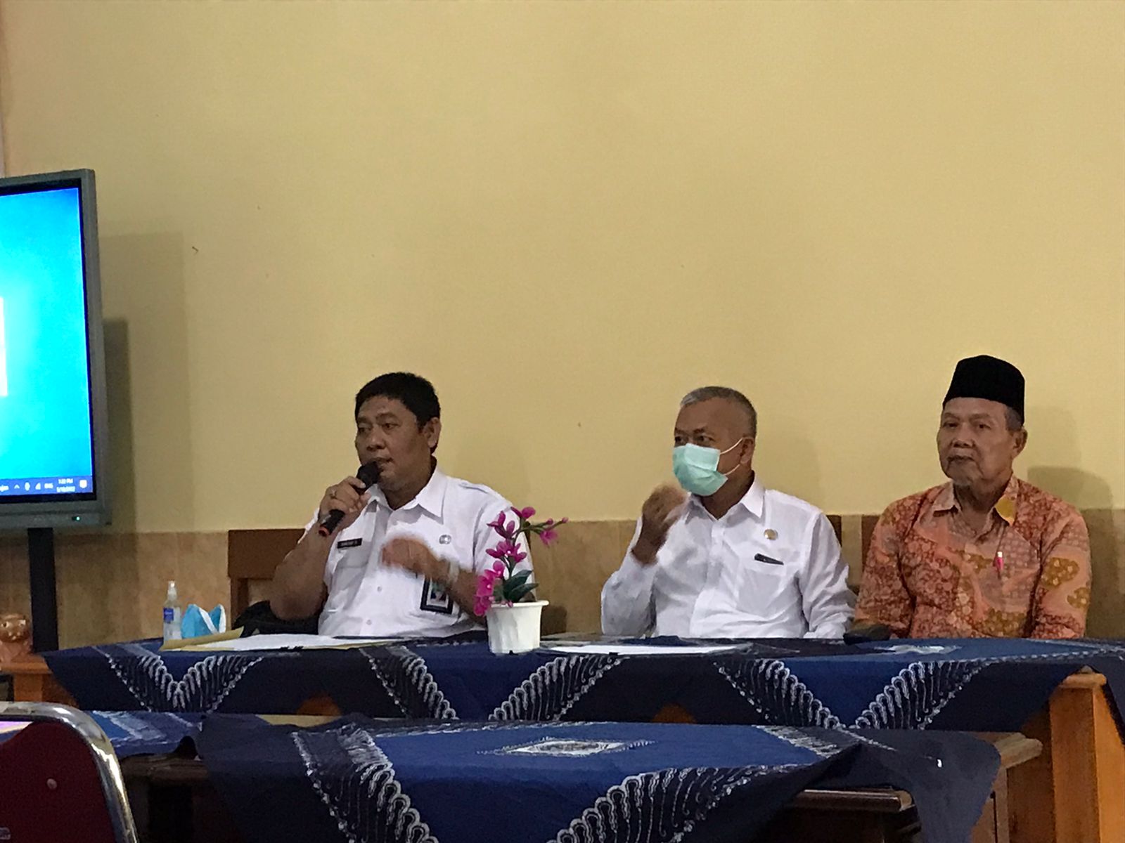 PEMBINAAN ASN DI SMAN 1 KAUMAN DARI CABDIN TULUNGAGUNG DIRANGKAIKAN DENGAN RAPAT PERSIAPAN PAT 2022