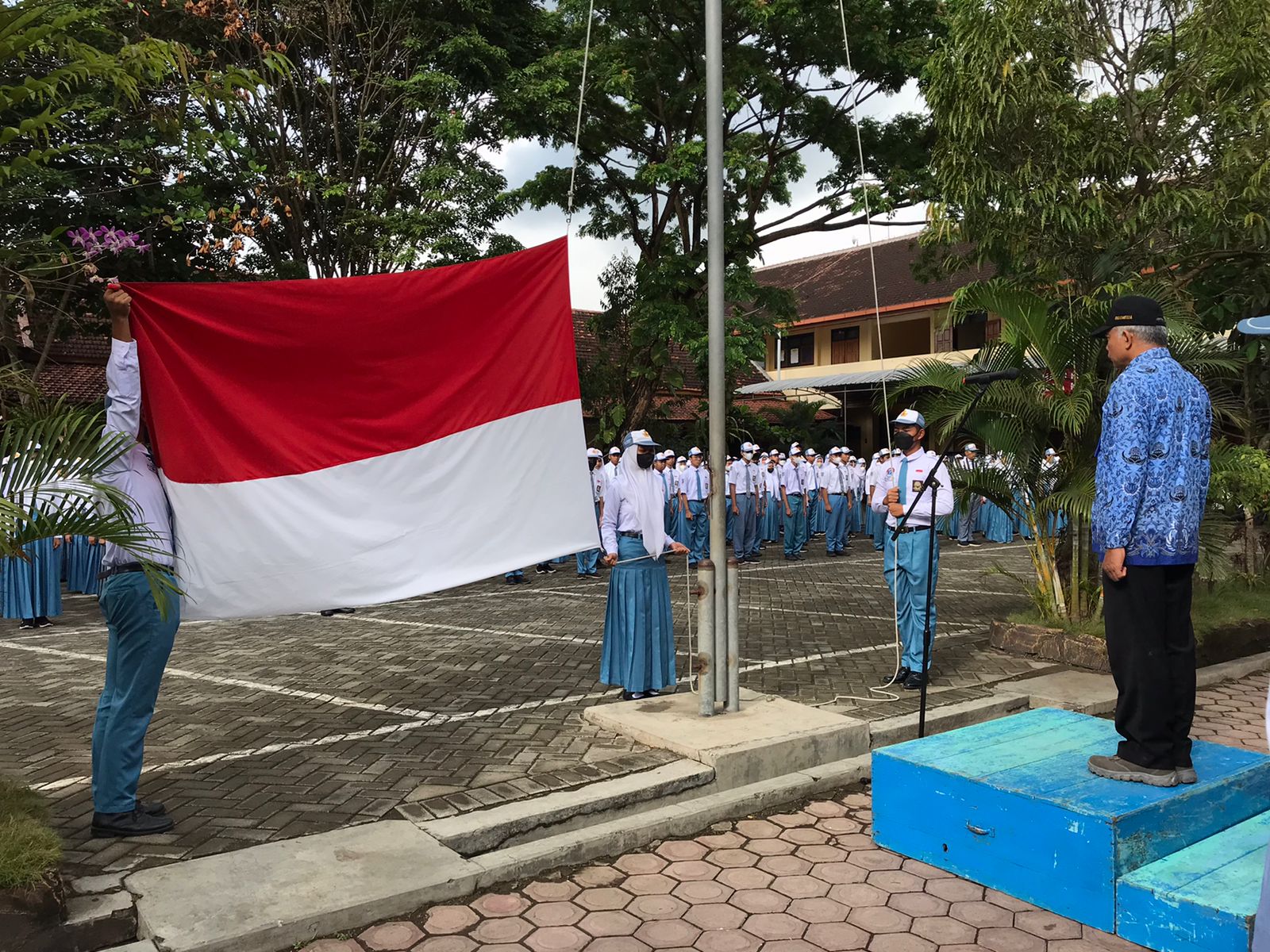 UPACARA HARI KESAKTIAN PANCASILA DI SMAN 1 KAUMAN