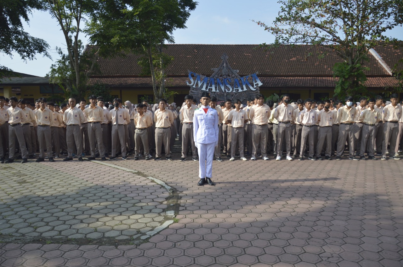 UPACARA HARI PAHLAWAN KE 77 DI SMAN 1 KAUMAN