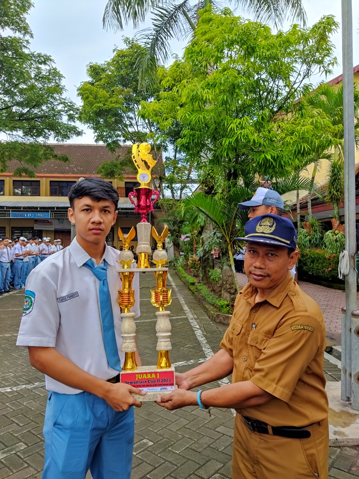 SMAN 1 KAUMAN SABET JUARA 1 LOMBA FUTSAL TINGKAT SMA DEWANTARA CUP II 2023 