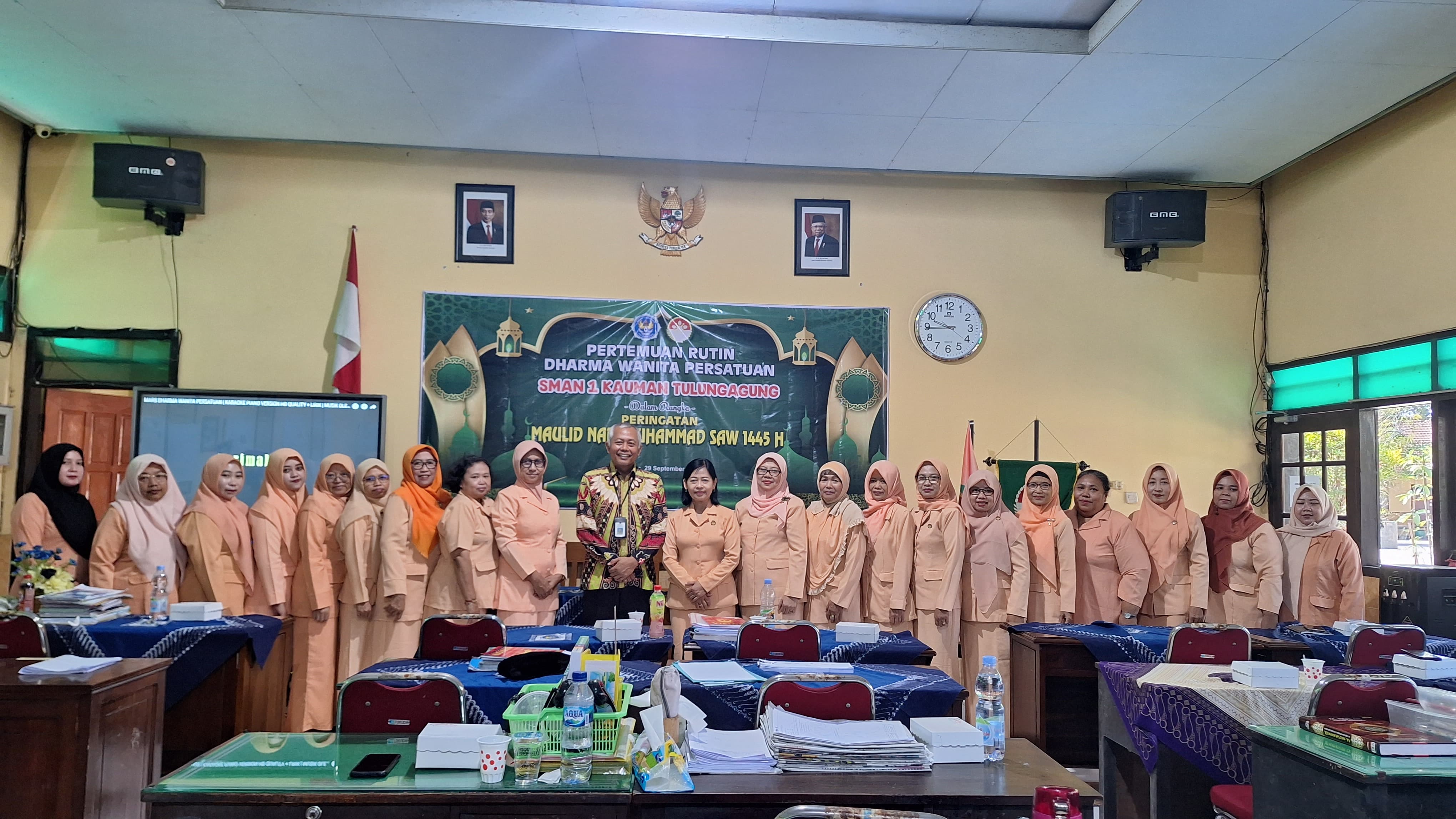 PERTEMUAN DHARMA WANITA PERSATUAN SMAN 1 KAUMAN TULUNGAGUNG