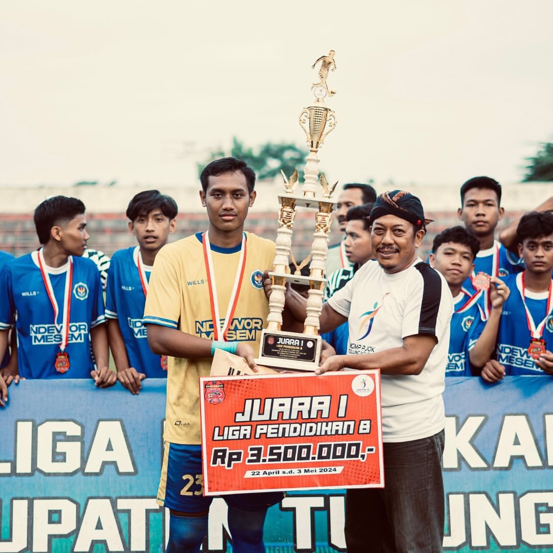 TIM SEPAKBOLA SMAN 1 KAUMAN MENANGKAN JUARA DALAM LIGA PENDIDIKAN KE-8 KABUPATEN TULUNGAGUNG